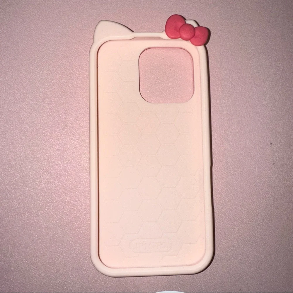 Hello Kitty Phone Case 16 PRO 6.3 inches (3 cameras) - Picture 2 of 5